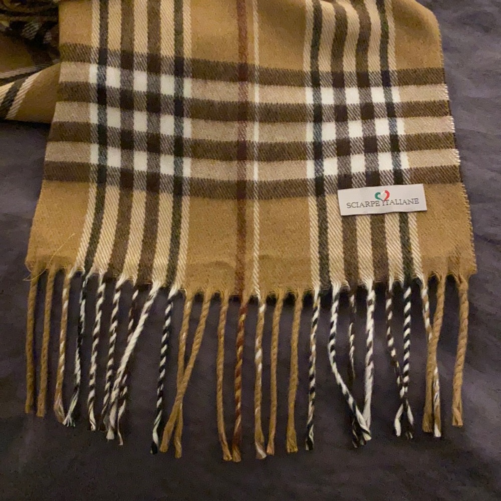 Cashmere fringed scarf